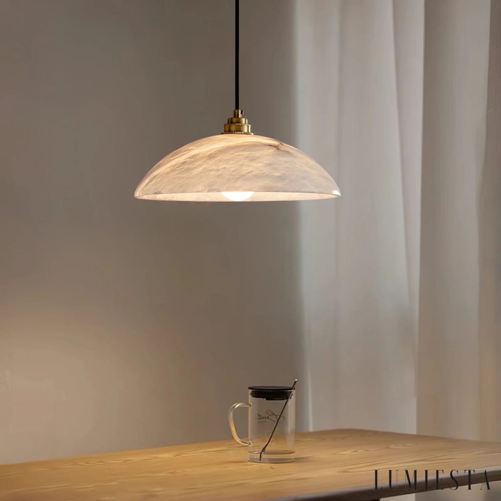 Triesia - lampa wisząca alabastrowa kopuła