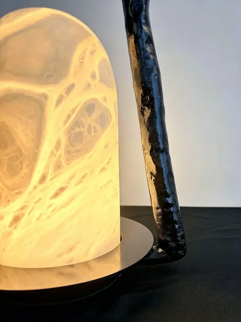 Sorano - lampa stołowa alabastrowa w formie latarni - widok z boku