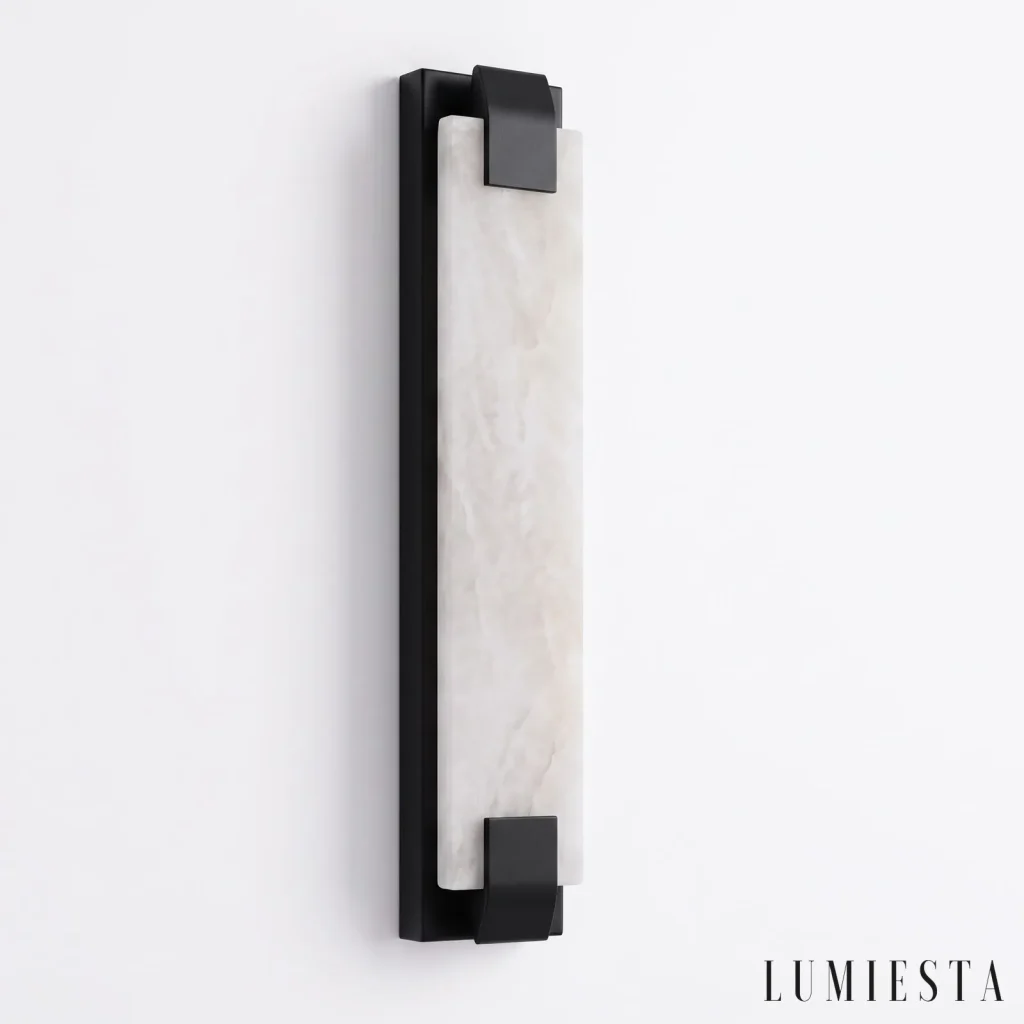 Fivizzano - kinkiet ścienny alabastrowy z miedzią wys. 40 cm - przy włączonym świetle